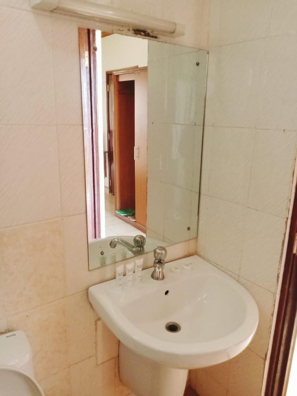 Golden Gates Hotel Thuthuriki 외부 사진